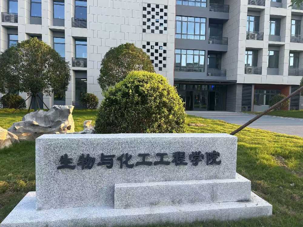 成华区扬州职业大学体育场高杆灯项目